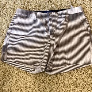 Old Navy High-Waisted Uniform Bermuda Shorts for Women -- 5-inch inseam size 8